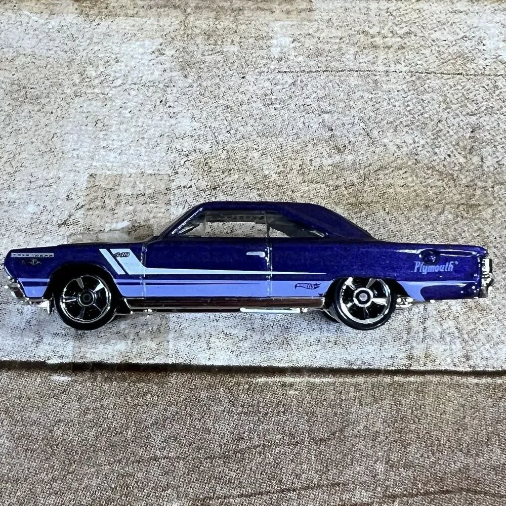 Hot Wheels 2012 Muscle Mania Mopar 67 Plymouth GTX Purple 166/247‎ V5573-07A1